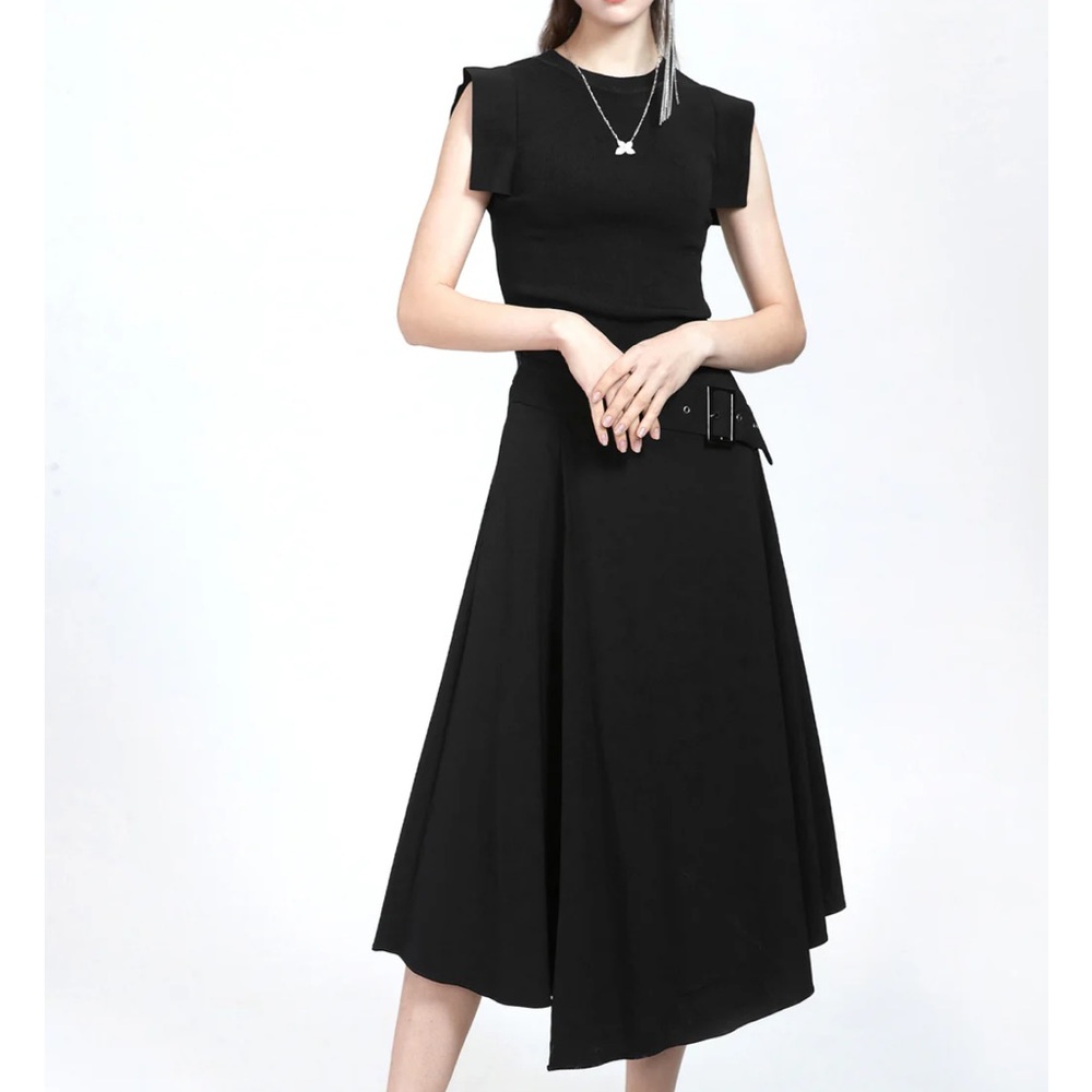 Brand New Pleated Side Buckle A-Line Skirt.